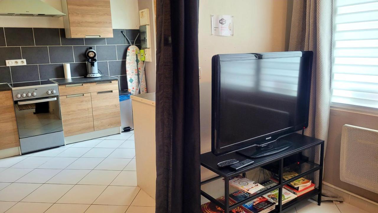 Ravissant Studio Prive 2 Pieces "Le Cosy" Tout Equipe Monchy-Saint-Eloi Luaran gambar